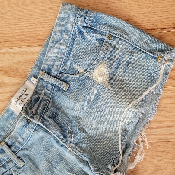 Abercrombie & Fitch Jean shorts - Picture 2 of 4